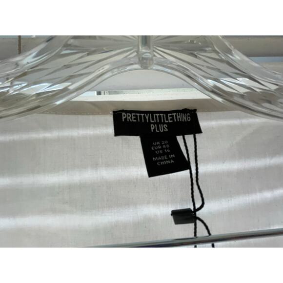 PrettyLittleThing Women's Size 16 Front Tie Low Cut Crop Top Long Sleeve (NWT) - Picture 8 of 9